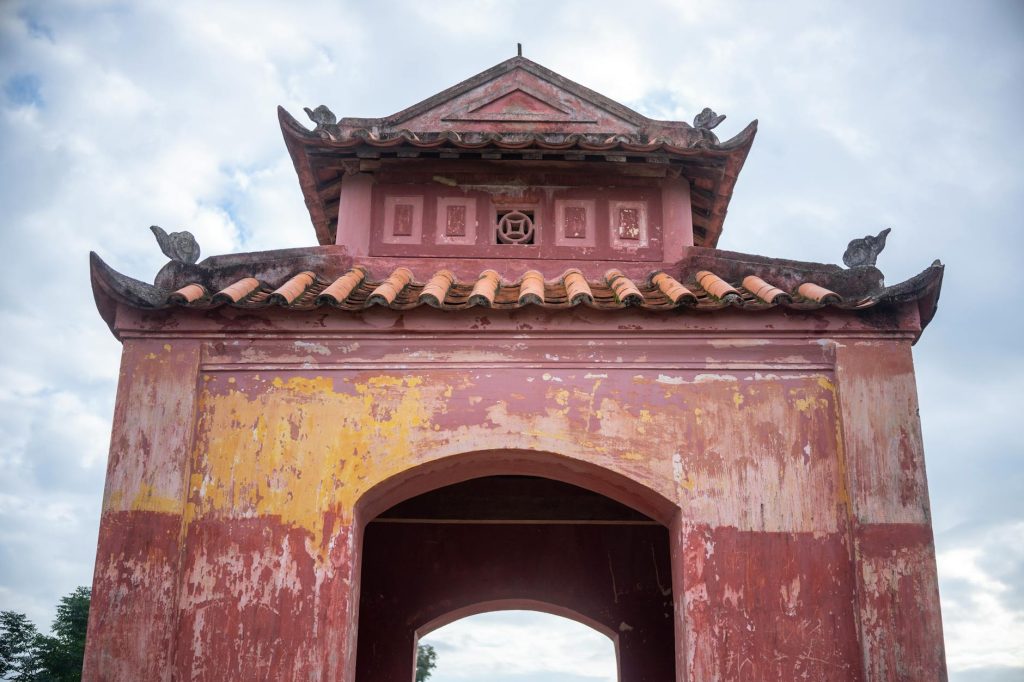 Người dùng kiểm tra kỹ địa chỉ truy cập trên điện thoại trước khi đăng nhập